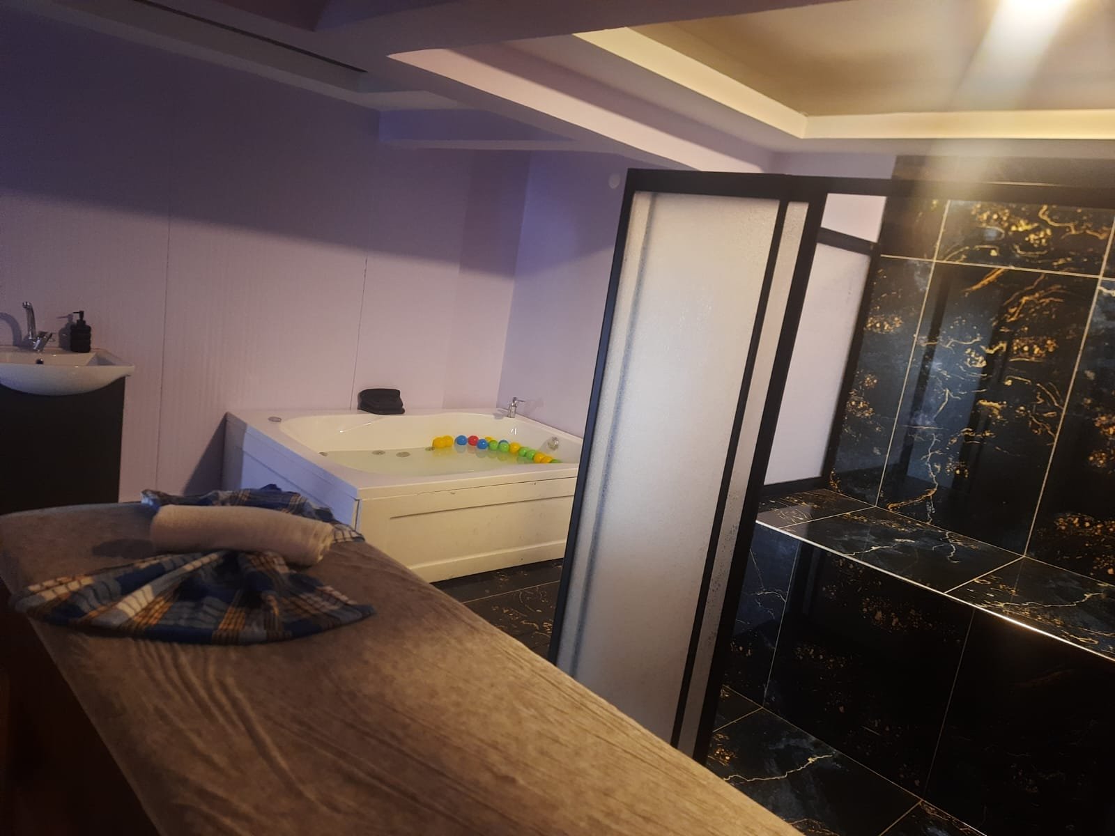 Bella Paris Spa jakuzili ve hamamlı VIP oda